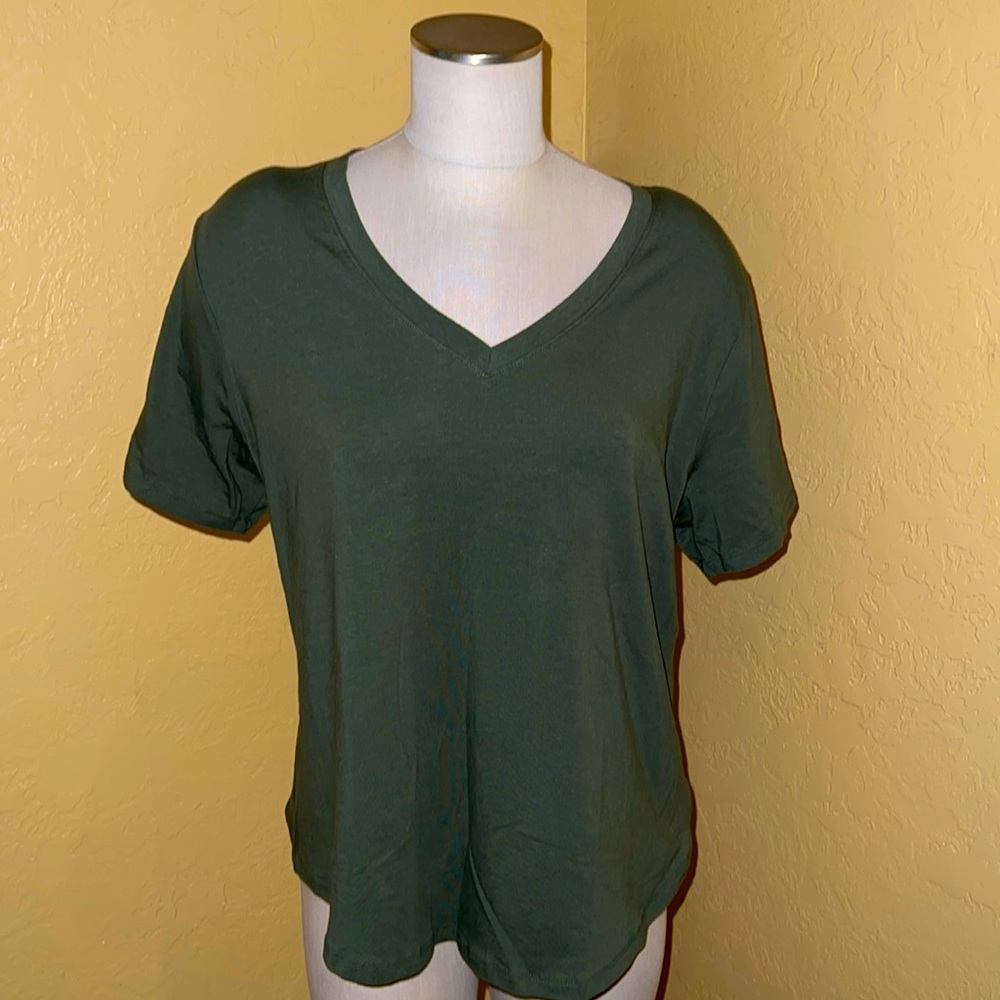 3/$15 Army green Vneck Tee 0x